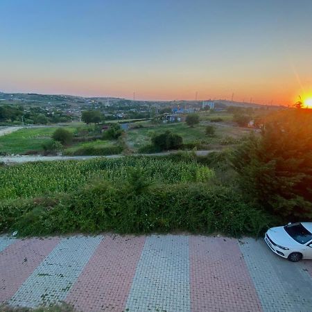 Apartamento Spacious House Near The Airport Arnavutkoy Exterior foto