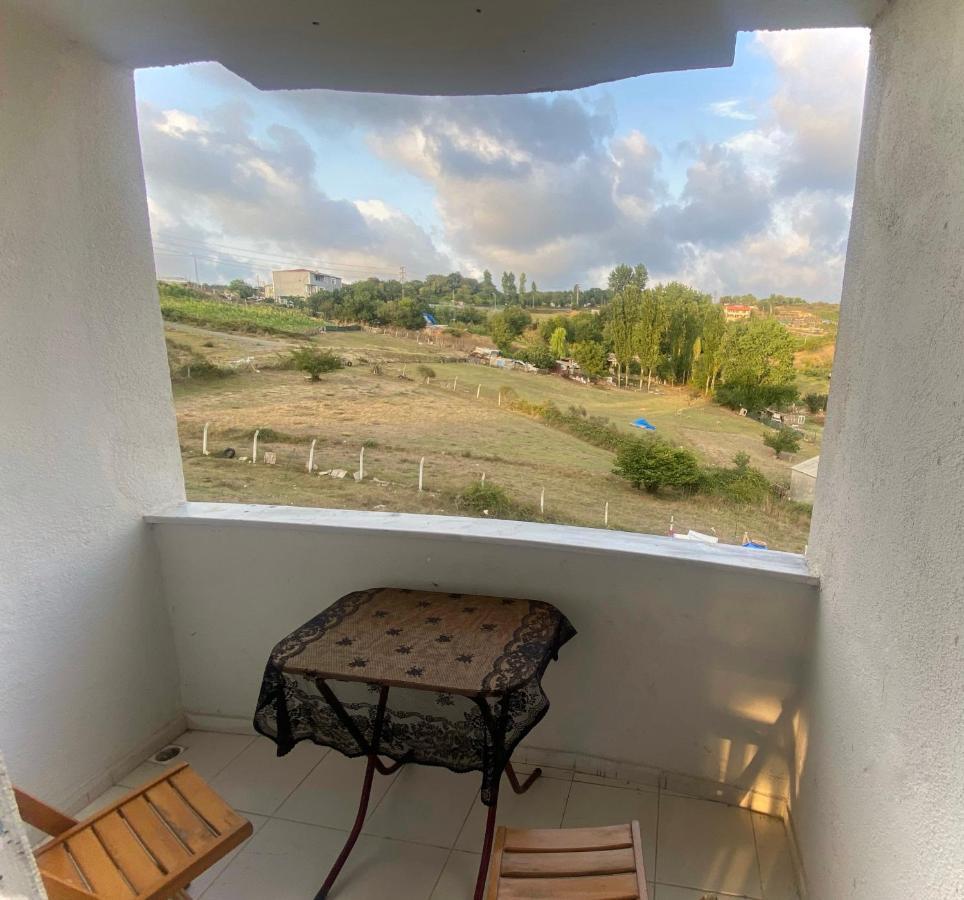 Apartamento Spacious House Near The Airport Arnavutkoy Exterior foto
