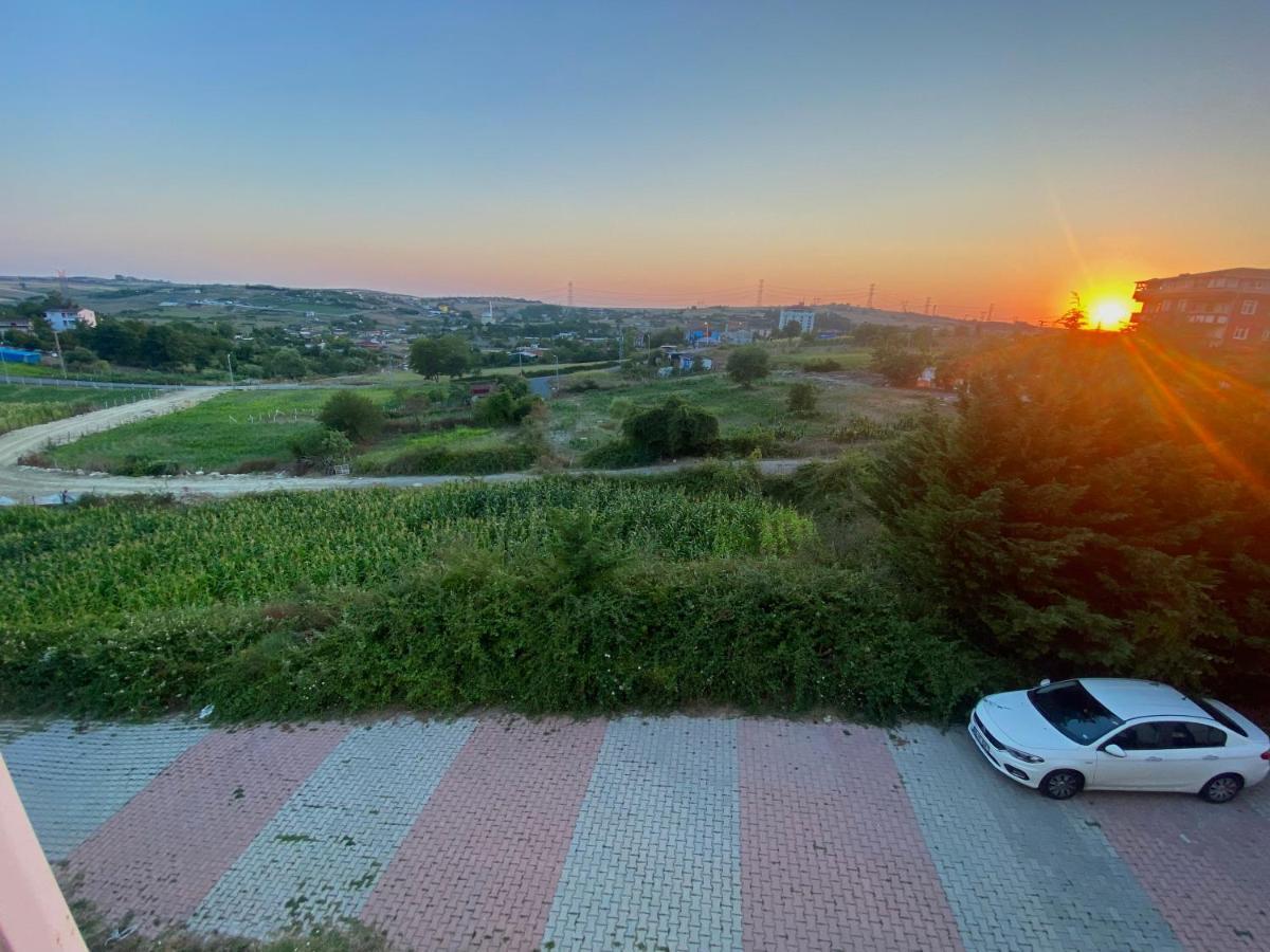 Apartamento Spacious House Near The Airport Arnavutkoy Exterior foto